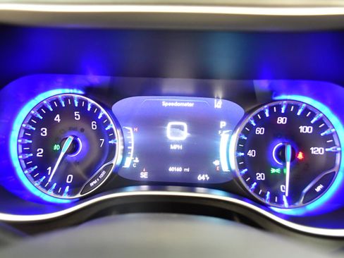 Used 2023 Chrysler Pacifica Touring-L FWD image 23