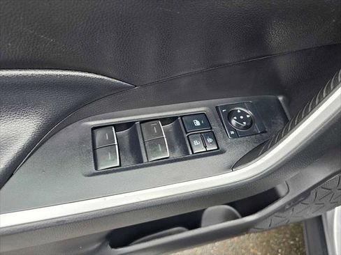 Used 2022 Toyota RAV4 XLE FWD image 21