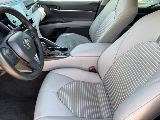Used 2022 Toyota Camry SE FWD image 8