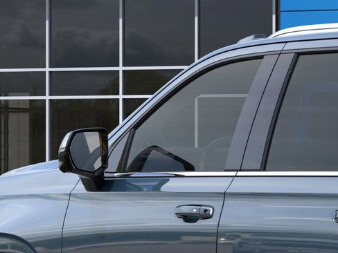 New 2026 Chevrolet Suburban Premier AWD/4WD image 14
