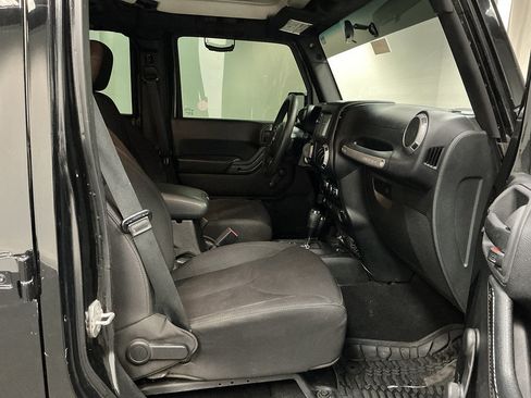 Used 2015 Jeep Wrangler Unlimited Sport w/ Max Tow Package AWD/4WD image 28