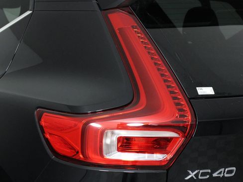 Certified 2025 Volvo XC40 B5 Plus image 18