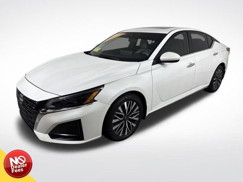 Used 2024 Nissan Altima 2.5 SV w/ SV Premium Package image 8