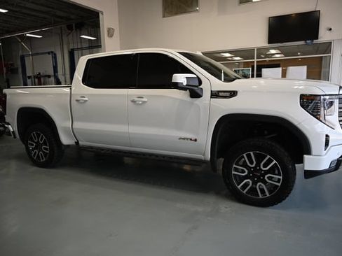Used 2023 GMC Sierra 1500 AT4 w/ Technology Package AWD/4WD image 4