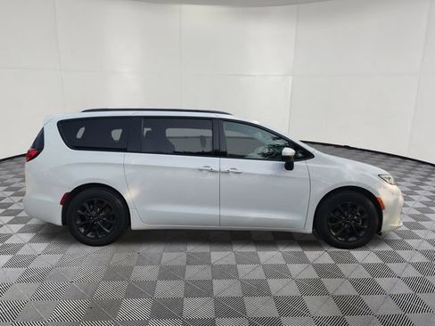 Used 2023 Chrysler Pacifica Touring w/ S Appearance Package FWD image 4