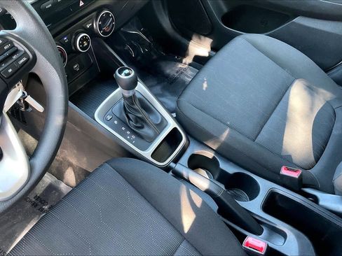 Used 2021 Hyundai Venue SE FWD image 17