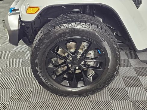 Used 2023 Jeep Wrangler Unlimited Sahara w/ Cold Weather Group AWD/4WD image 10