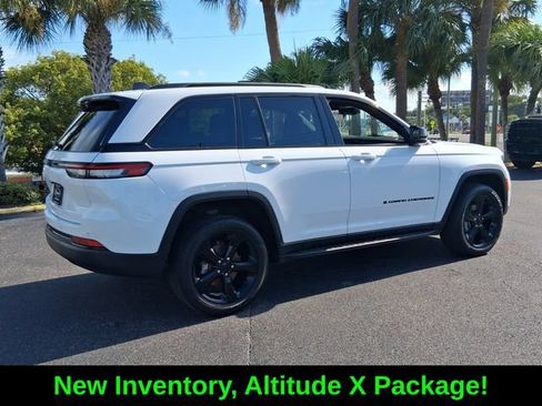 Certified 2025 Jeep Grand Cherokee Altitude AWD/4WD image 7