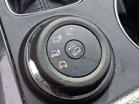 Used 2018 Ford Explorer XLT w/ Equipment Group 202A image 25