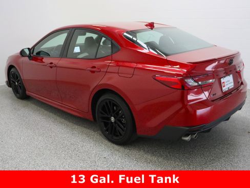 Used 2025 Toyota Camry SE w/ Convenience Package image 9