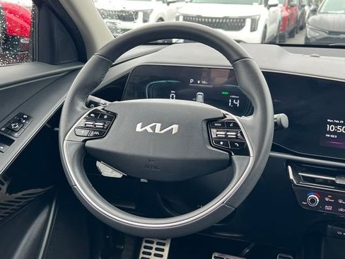 Certified 2023 Kia Niro EX Touring image 12