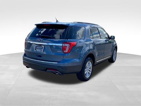 Used 2018 Ford Explorer XLT w/ Equipment Group 201A AWD/4WD image 3