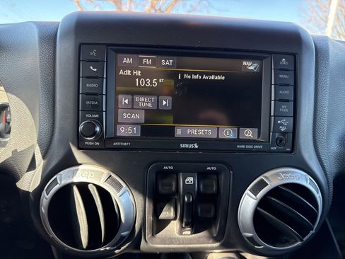 Used 2015 Jeep Wrangler Unlimited Sahara w/ Connectivity Group image 16