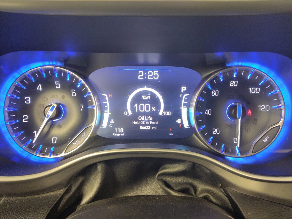 Used 2023 Chrysler Pacifica Touring-L FWD image 23