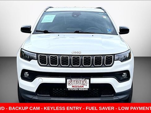 Used 2024 Jeep Compass Latitude AWD/4WD image 2