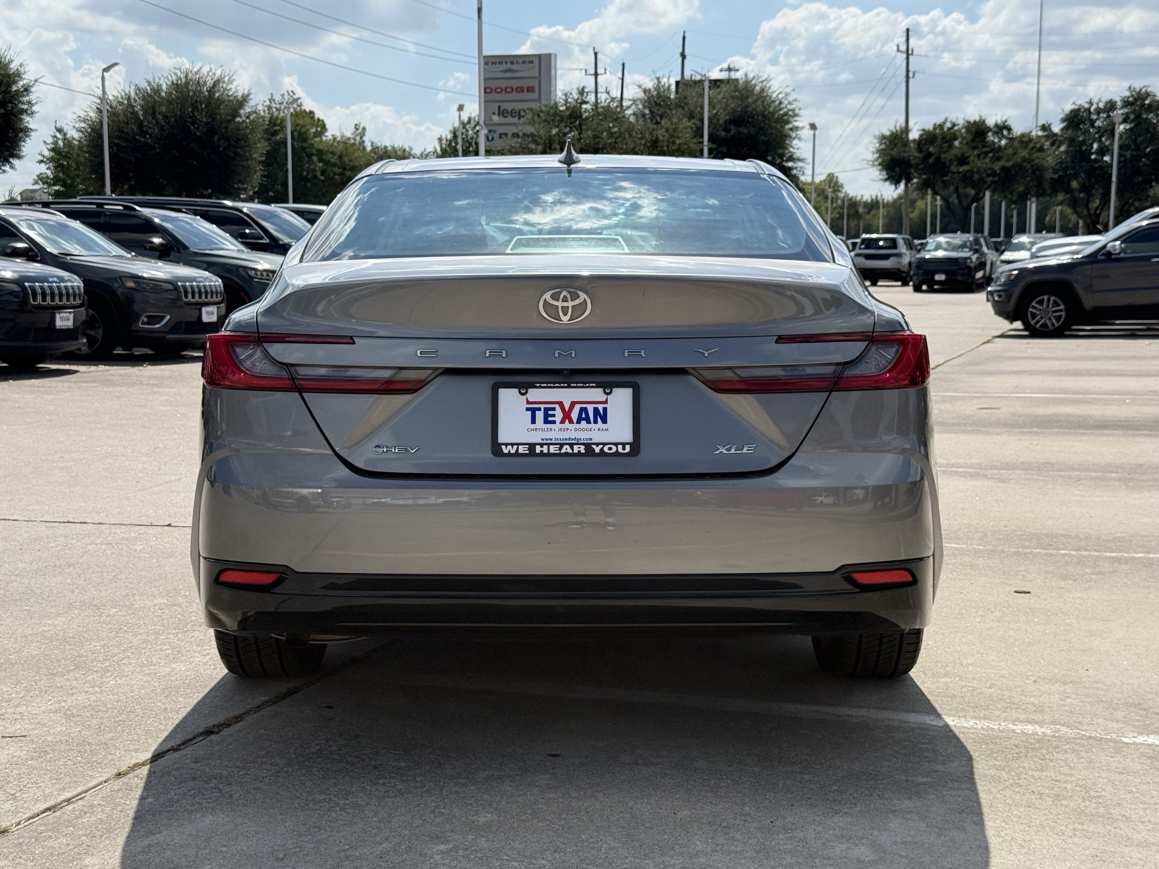 Used 2025 Toyota Camry XLE FWD image 6