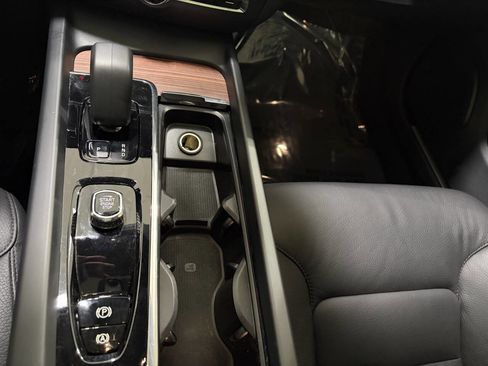 Used 2024 Volvo V60 B5 Cross Country Plus image 13