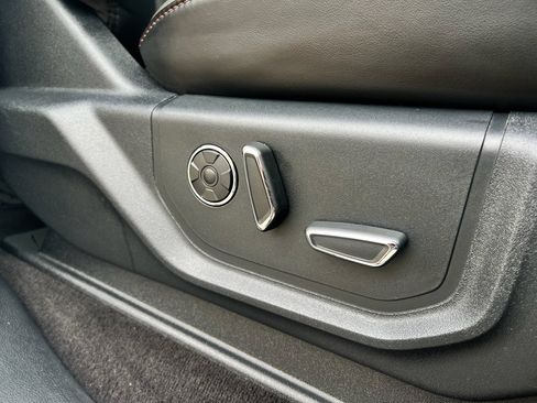 Used 2019 Ford F150 Platinum w/ Equipment Group 701A Luxury image 23