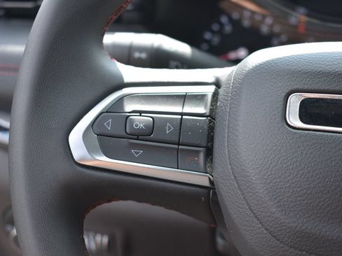 Used 2025 Jeep Compass Trailhawk AWD/4WD image 16