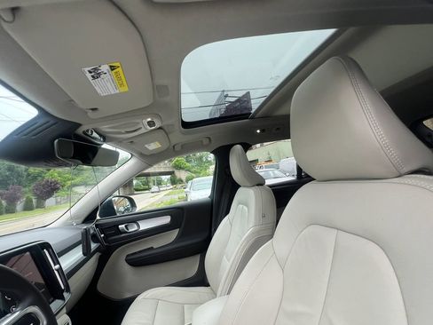 Used 2022 Volvo XC40 T5 Momentum w/ Premium Package AWD/4WD image 27