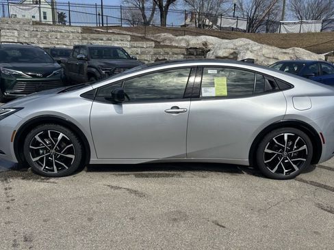 New 2026 Toyota Prius Plug-In Hybrid image 4
