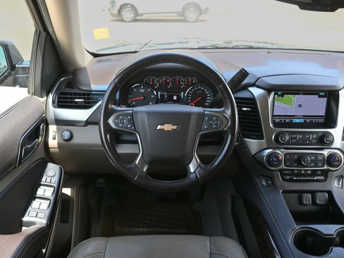 Used 2019 Chevrolet Suburban LT RWD image 7