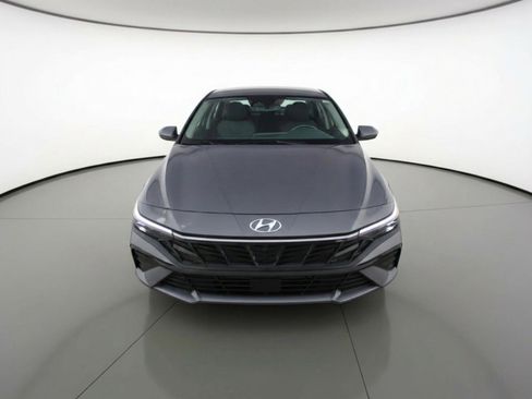 Used 2025 Hyundai Elantra SEL FWD image 2