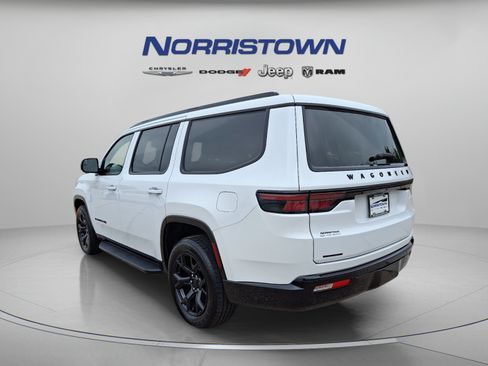 Used 2023 Jeep Wagoneer Series II w/ Convenience Group I AWD/4WD image 4