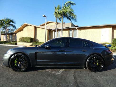 Used 2018 Porsche Panamera 4 image 14