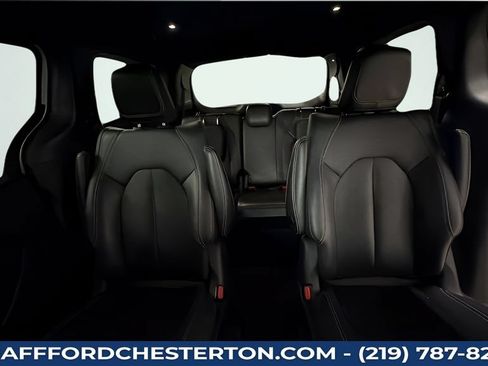 Used 2024 Chrysler Pacifica Limited FWD image 24