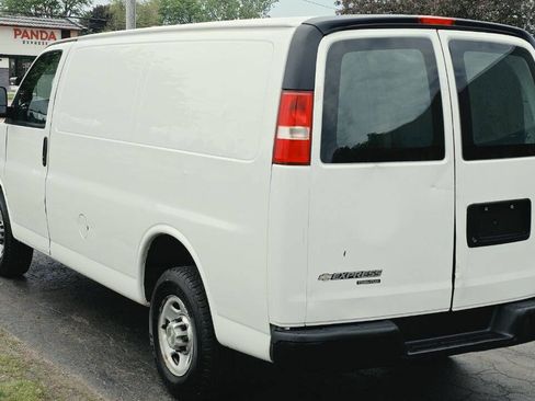 Used 2014 Chevrolet Express 2500 RWD image 6