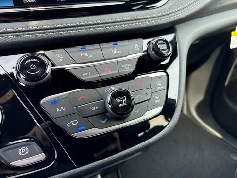 New 2026 Chrysler Pacifica Select FWD image 24