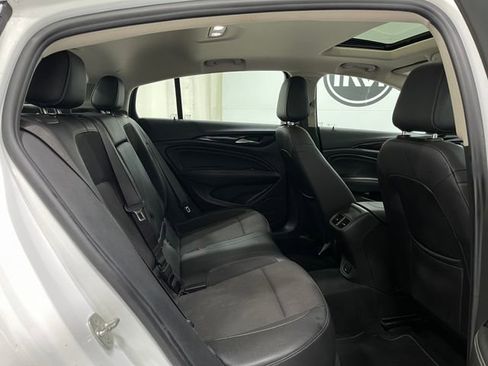 Used 2018 Buick Regal Preferred image 30