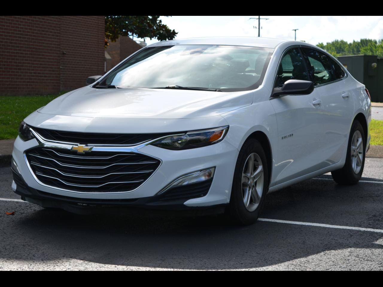 Used 2023 Chevrolet Malibu LS FWD image 1