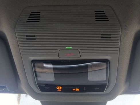 Used 2024 Volkswagen Atlas SE image 25