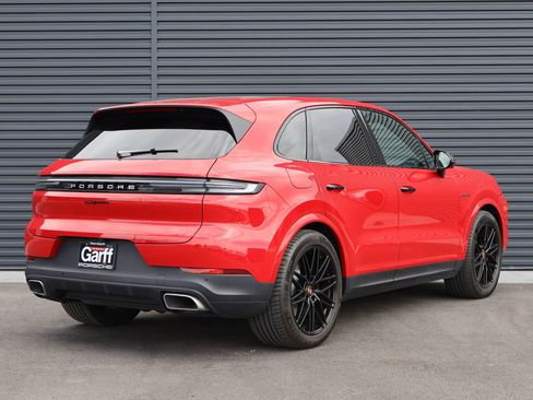Certified 2025 Porsche Cayenne E-Hybrid AWD/4WD image 10
