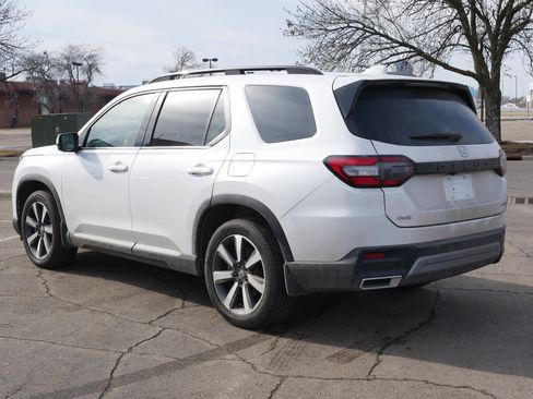 Used 2024 Honda Pilot Elite image 3