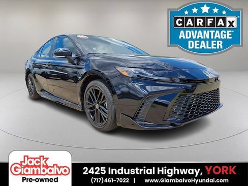 Used 2025 Toyota Camry SE FWD image 1
