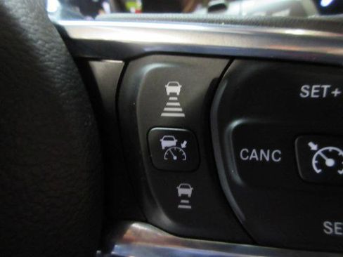 Used 2025 Jeep Wrangler Unlimited Sahara w/ Safety Group AWD/4WD image 32