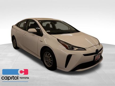 Certified 2022 Toyota Prius LE FWD image 1
