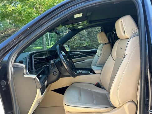 Used 2024 Cadillac Escalade ESV Premium Luxury w/ LPO, Floor Liner Package AWD/4WD image 6