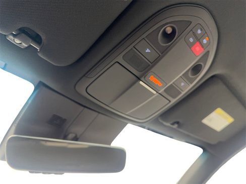 Used 2025 Genesis G70 2.5T image 74