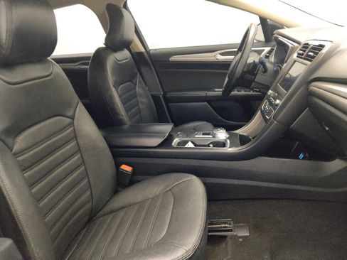 Used 2019 Ford Fusion SE FWD image 21