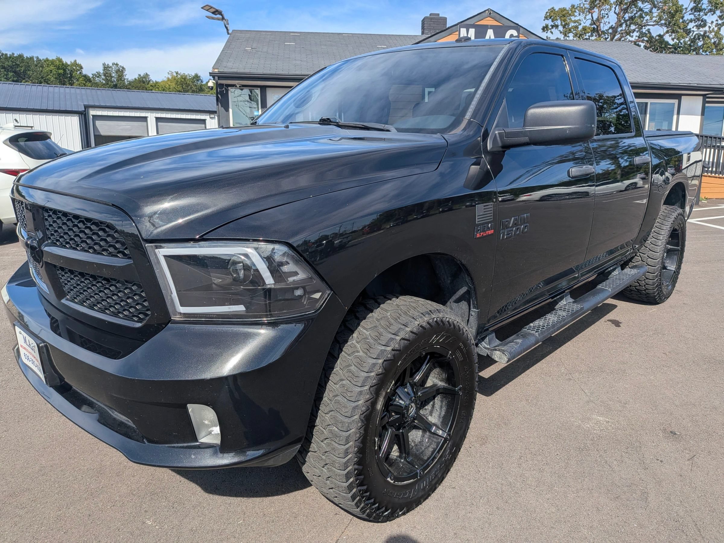 Used 2018 RAM 1500 Express w/ Black Ram 1500 Express Group AWD/4WD image 2