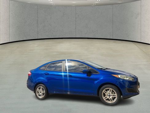 Used 2018 Ford Fiesta SE image 3