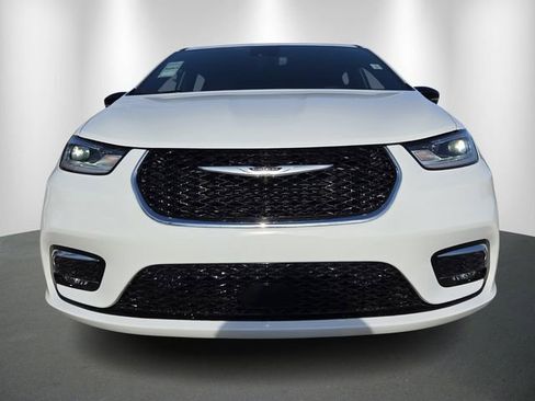 New 2026 Chrysler Pacifica Select image 2