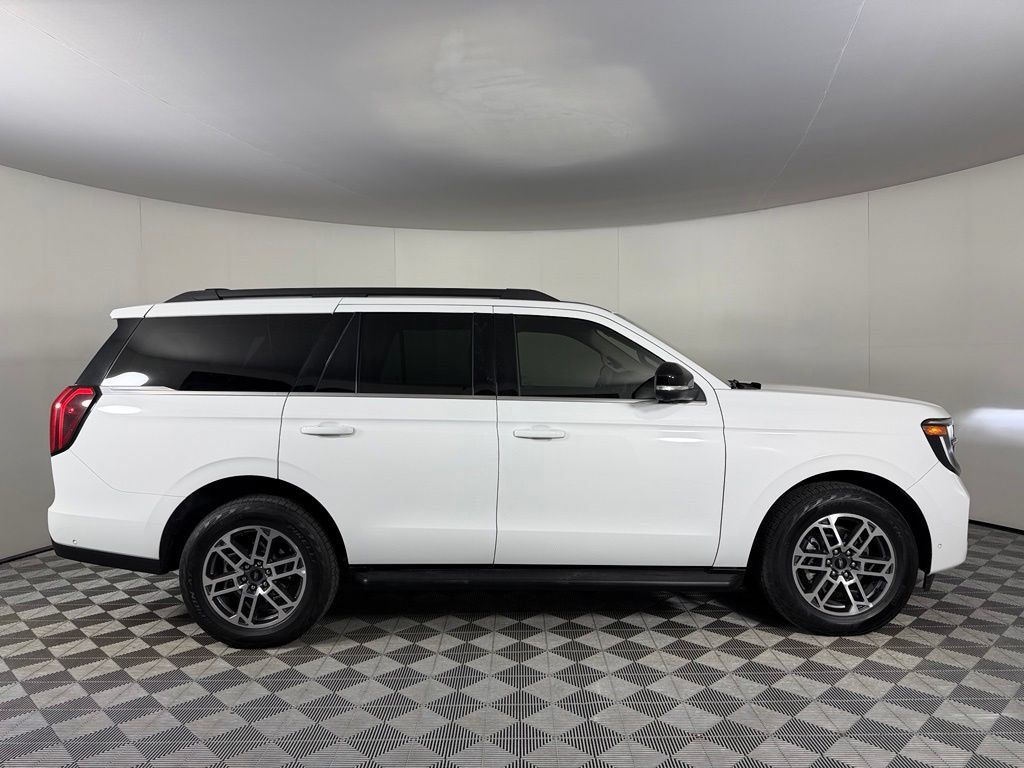 Used 2025 Ford Expedition Active AWD/4WD image 7