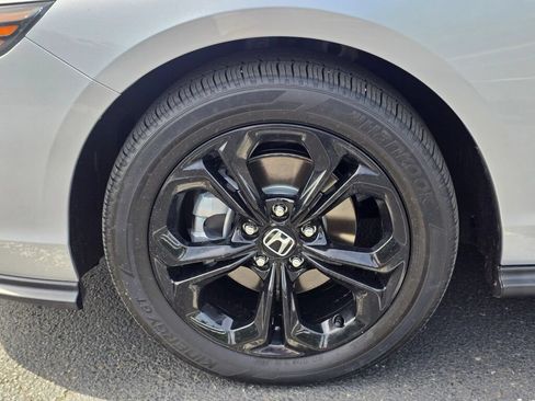 Certified 2025 Honda Accord SE image 9