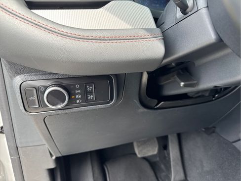 Used 2025 Ford Explorer Active RWD image 17