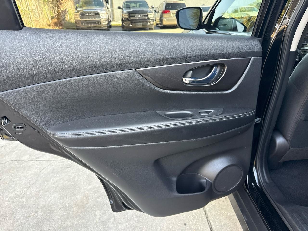 Used 2020 Nissan Rogue SV AWD/4WD image 27